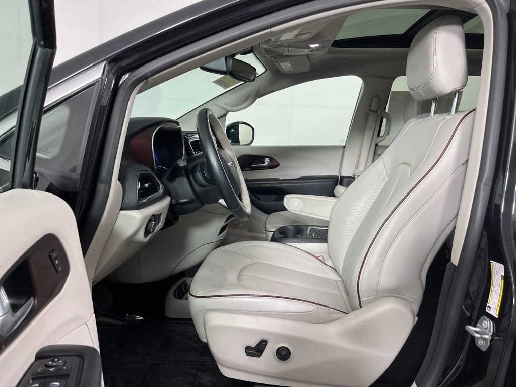 Used 2020 Chrysler Pacifica Limited image 11