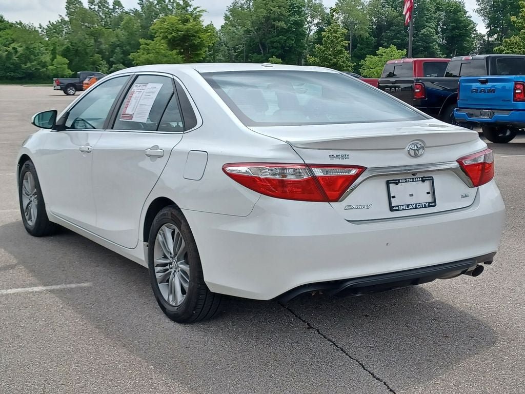 Used 2016 Toyota Camry SE w/ Moonroof Package FWD image 3