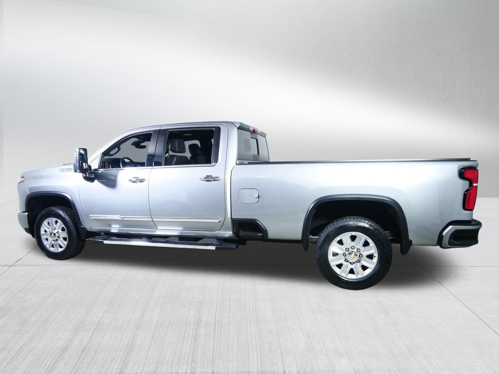Used 2024 Chevrolet Silverado 2500 High Country w/ High Country Premium Package AWD/4WD image 5