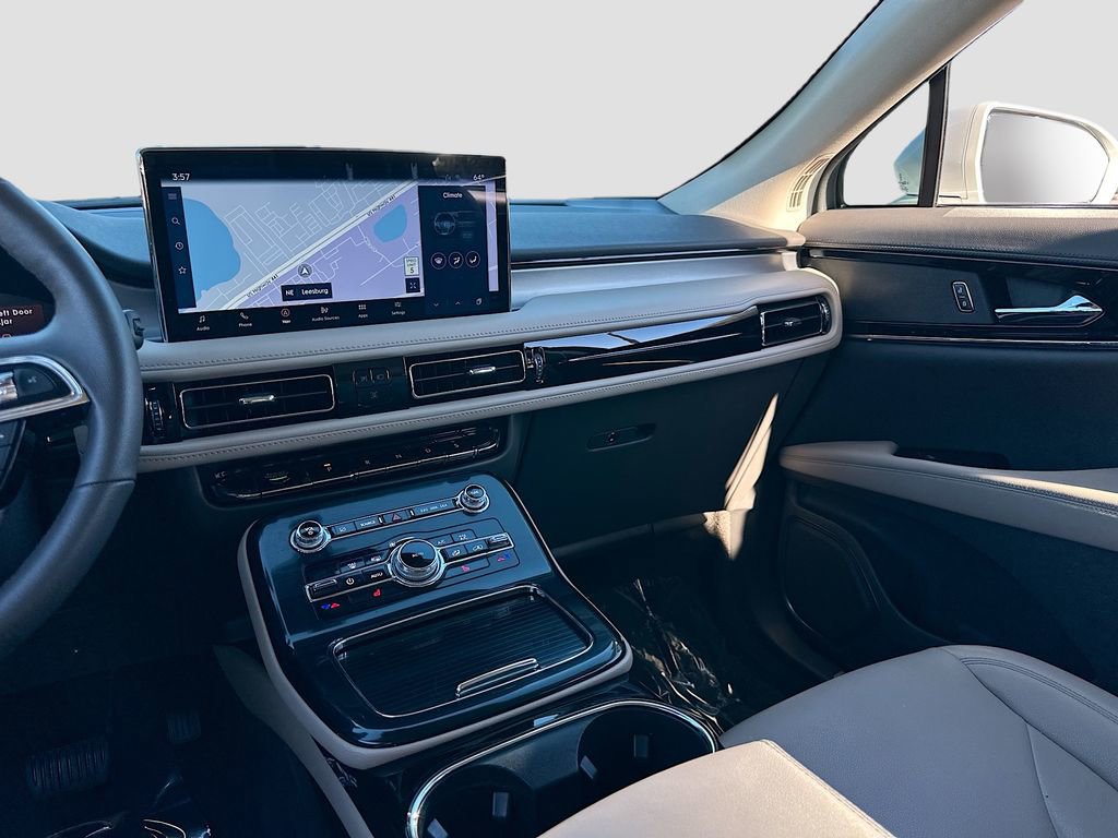 Used 2023 Lincoln Nautilus FWD w/ Premium Package image 23