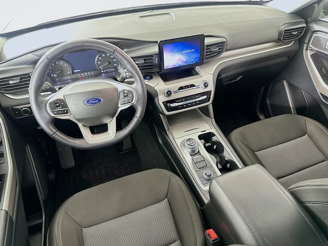 Used 2023 Ford Explorer XLT AWD/4WD image 30