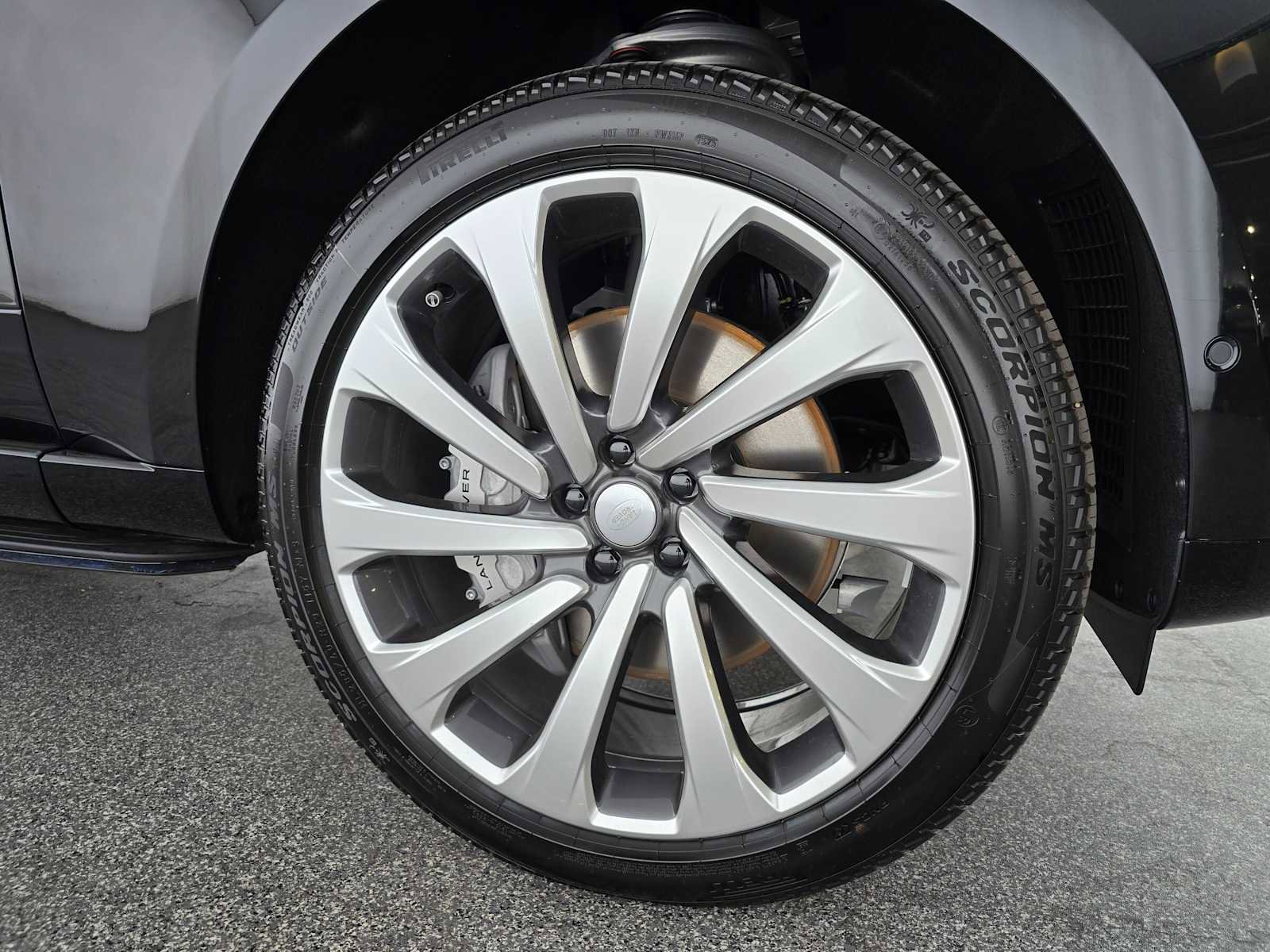 New 2025 Land Rover Range Rover SE AWD/4WD image 9
