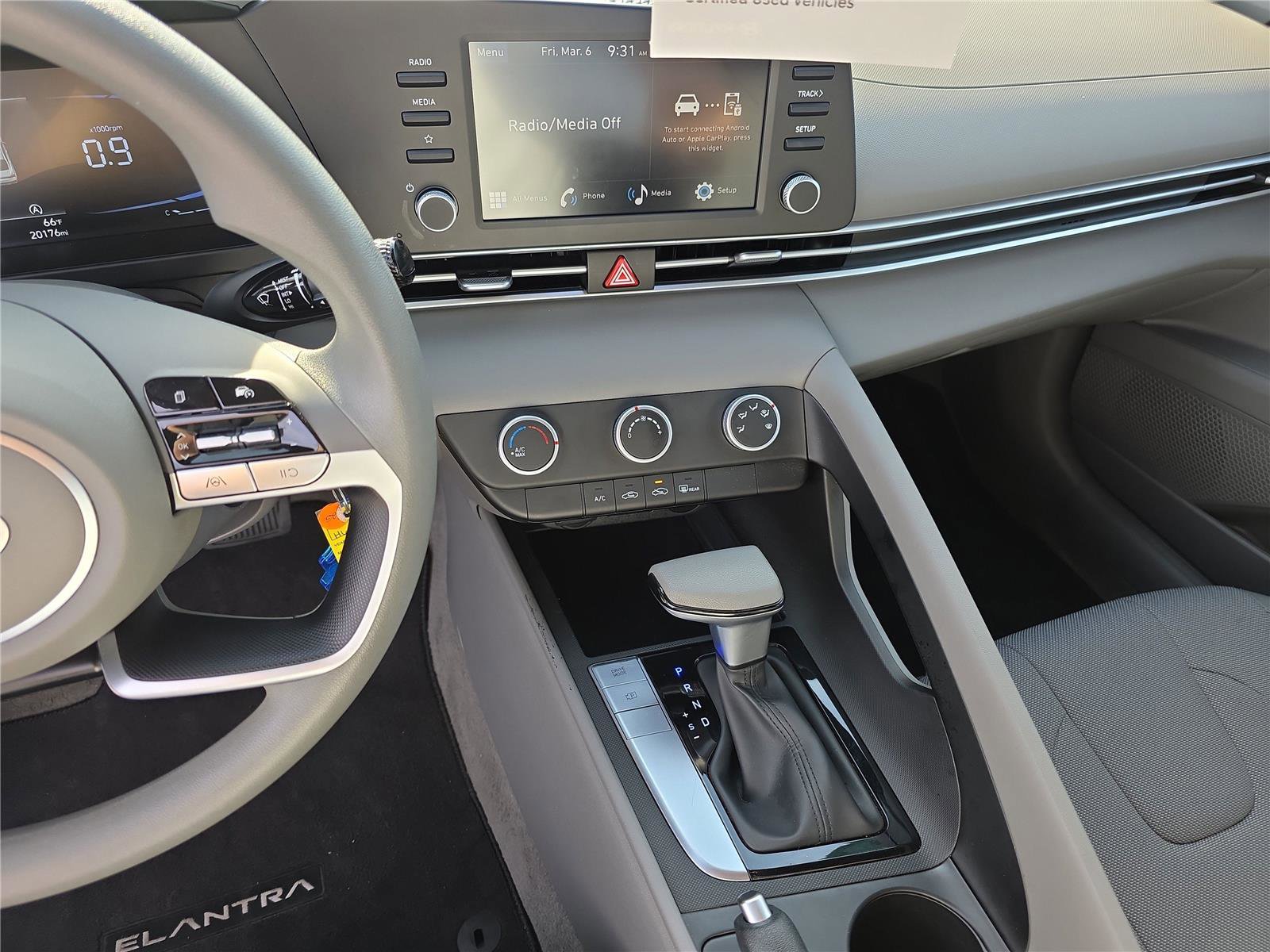 Certified 2024 Hyundai Elantra SE image 28