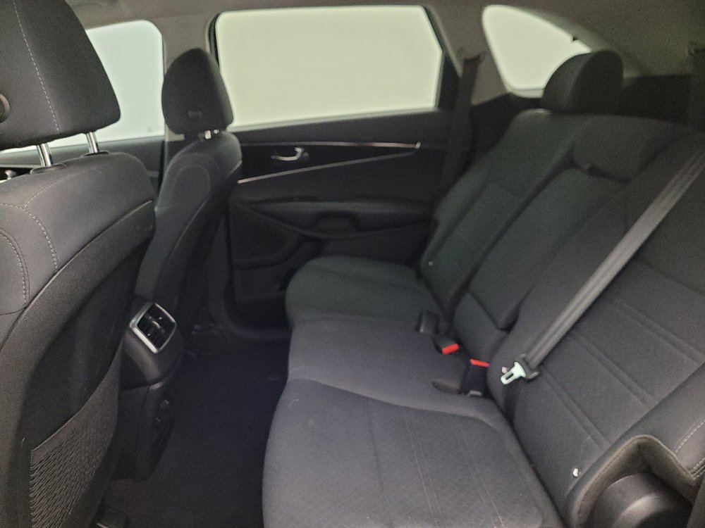 Used 2019 Kia Sorento AWD V6 image 18