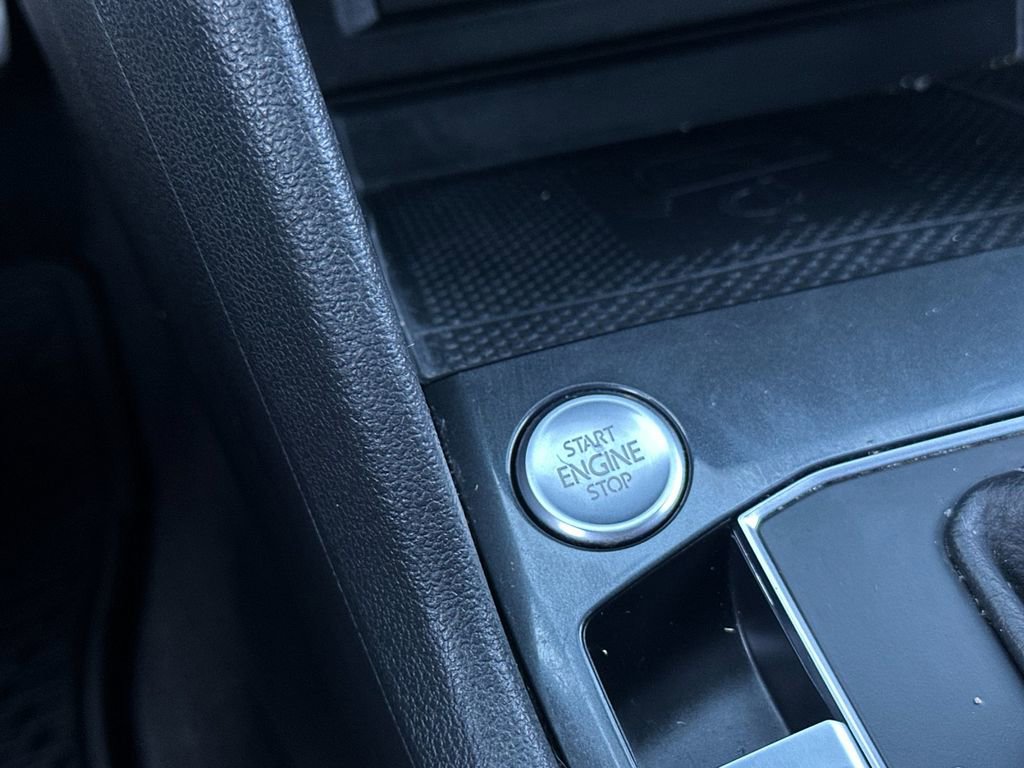 Used 2021 Volkswagen Tiguan SE R-Line image 23