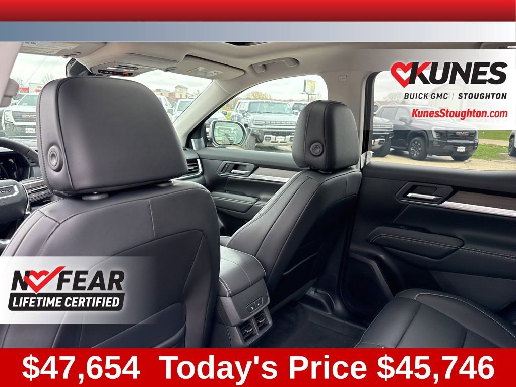 New 2026 GMC Terrain Denali w/ LPO, Black Badging Package AWD/4WD image 43