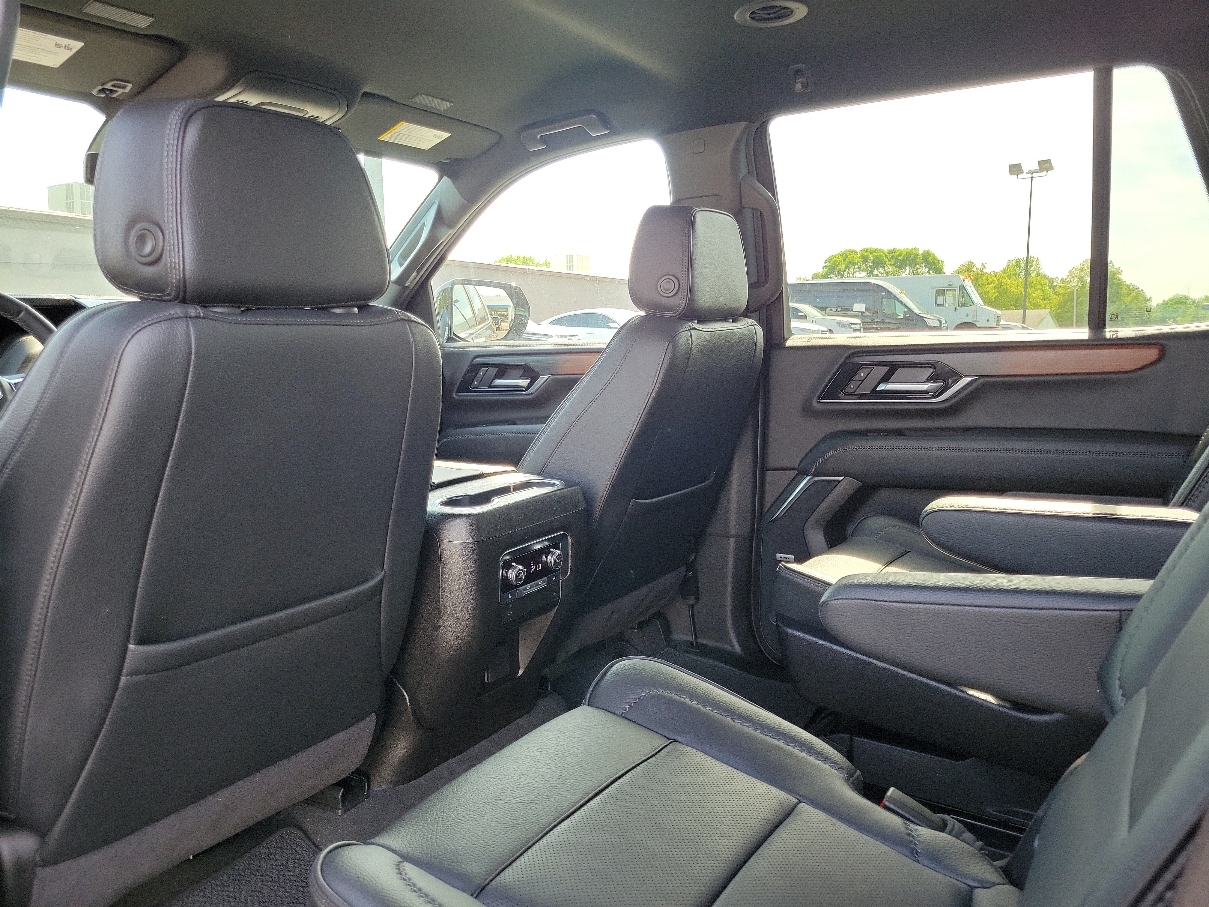 Used 2025 GMC Yukon Denali AWD/4WD image 14