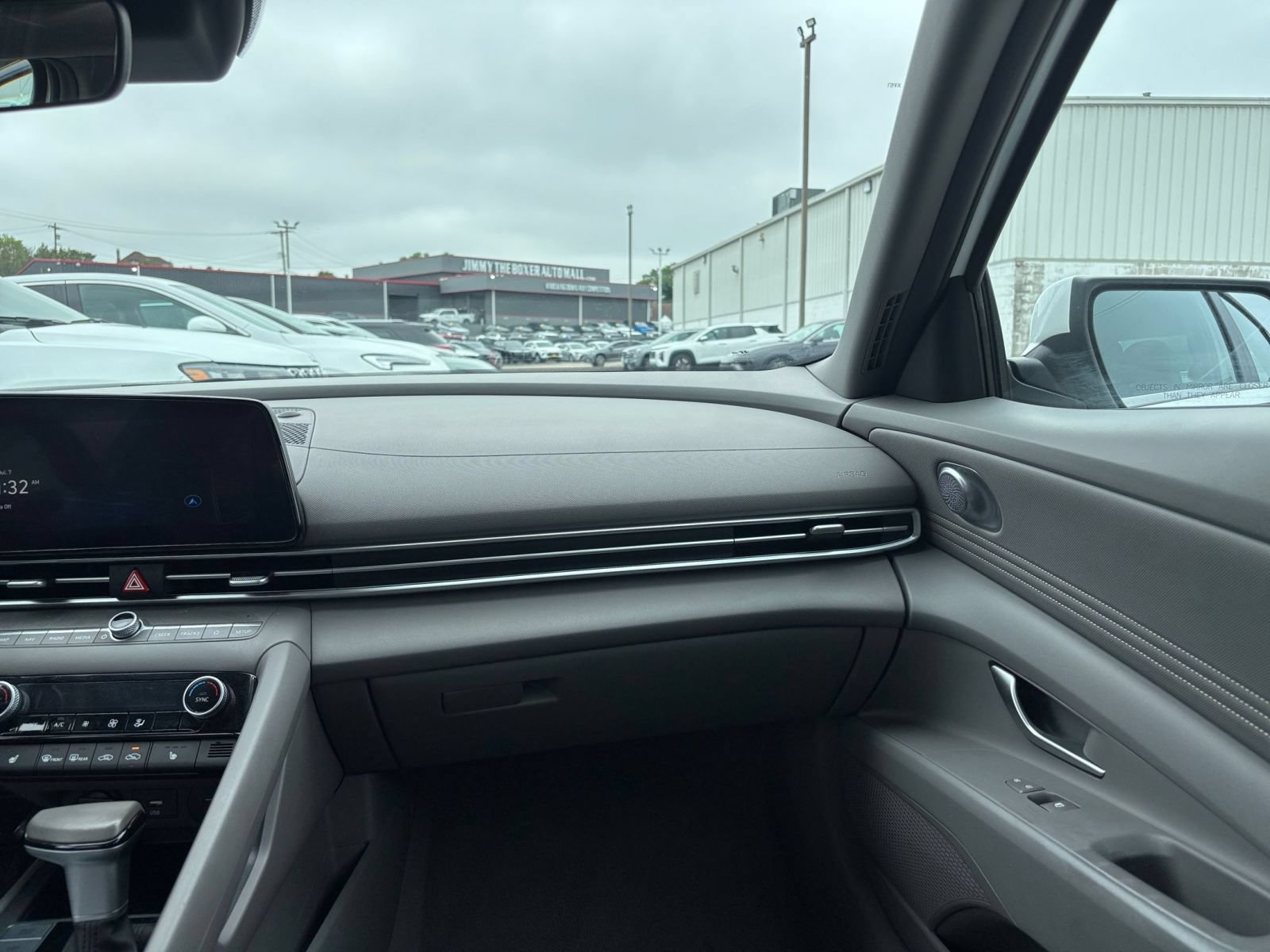Used 2025 Hyundai Elantra SEL FWD image 31