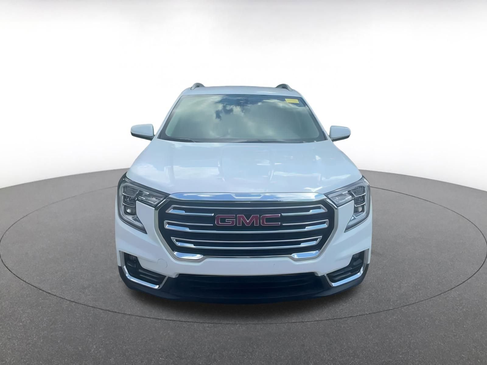 Used 2024 GMC Terrain SLT image 4