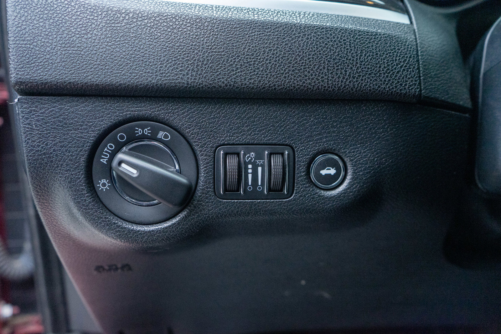 Used 2016 Chrysler 300 Limited image 15