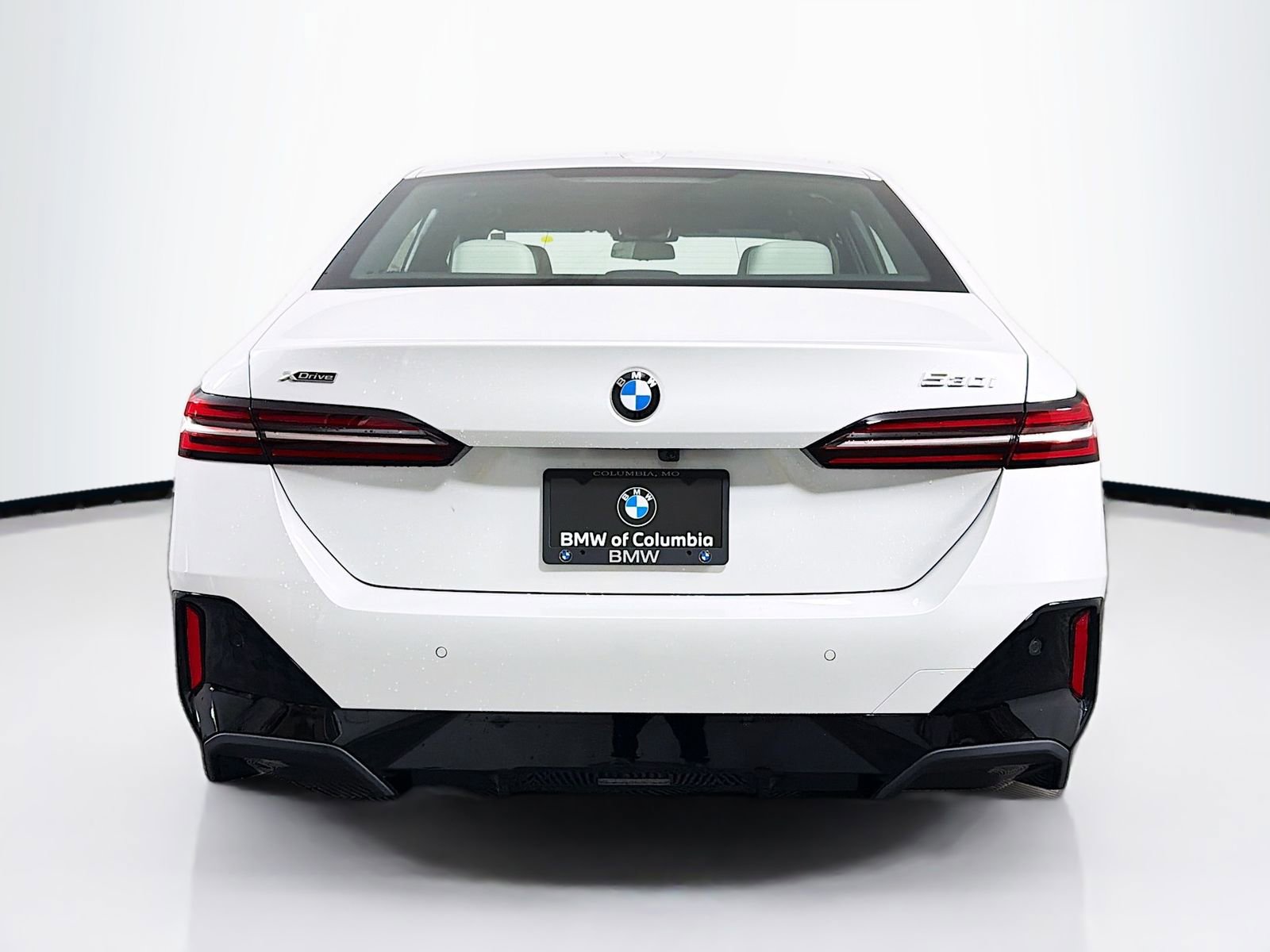 New 2026 BMW 530i xDrive w/ M Sport Package AWD/4WD image 6