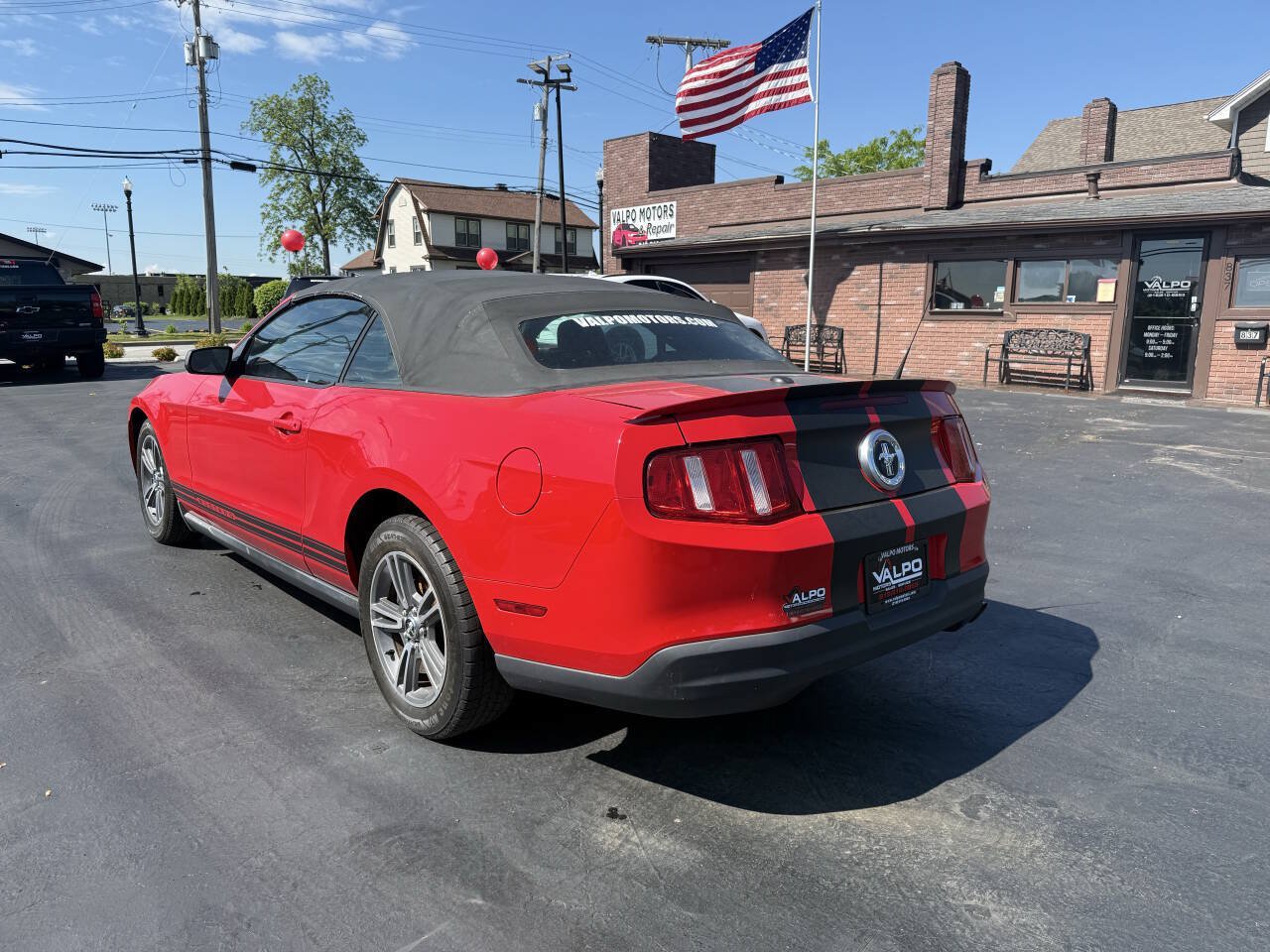 Used 2010 Ford Mustang Premium RWD image 2