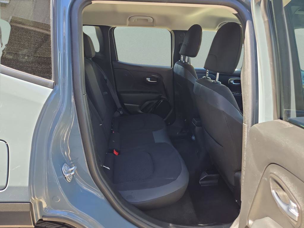 Used 2018 Jeep Renegade Altitude w/ UConnect 8.4 Nav Group image 26