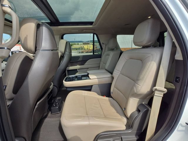 Used 2023 Lincoln Navigator Reserve w/ Monochromatic Package RWD image 23