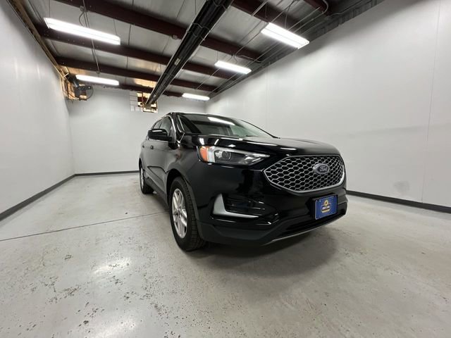 Used 2023 Ford Edge SEL image 2