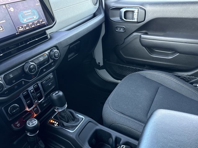 Used 2024 Jeep Wrangler Unlimited image 19