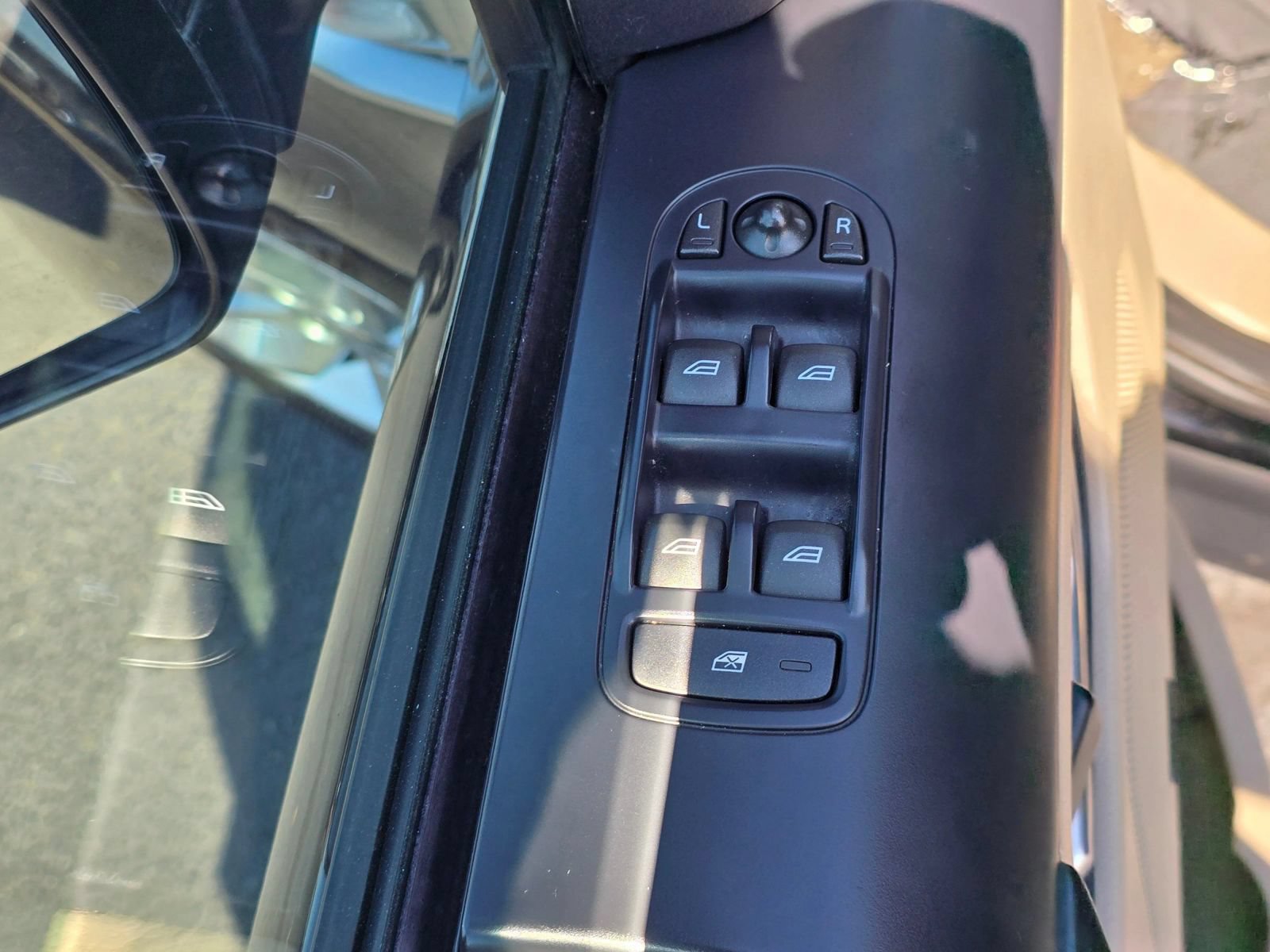 Used 2014 Land Rover LR2 HSE AWD/4WD image 24