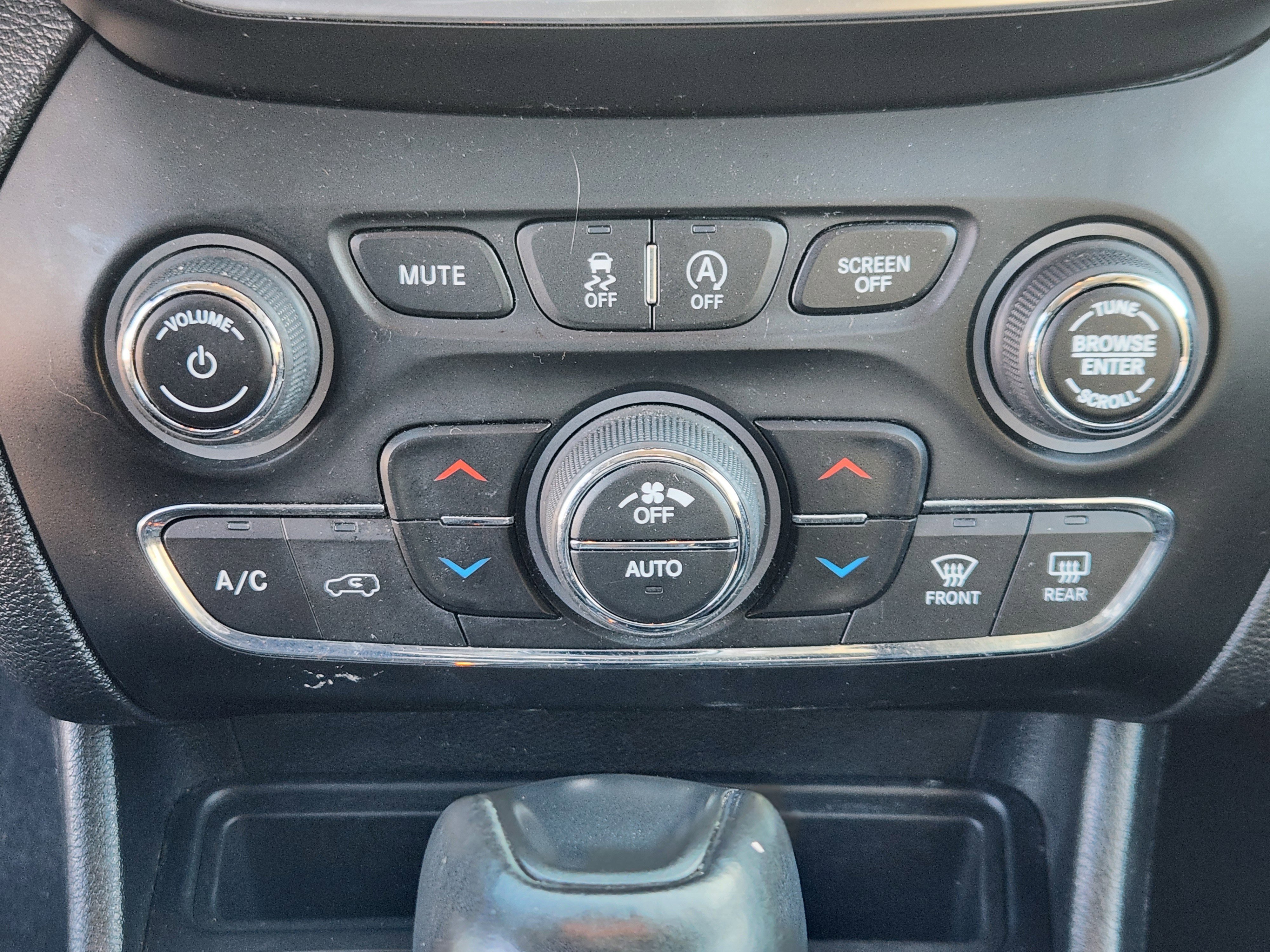 Used 2021 Jeep Cherokee Trailhawk w/ Sun, Sound & Nav Group image 22