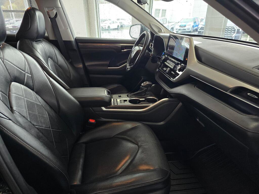 Used 2021 Toyota Highlander Platinum image 47