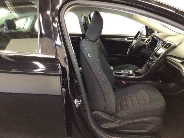 Used 2020 Ford Fusion SE FWD image 11