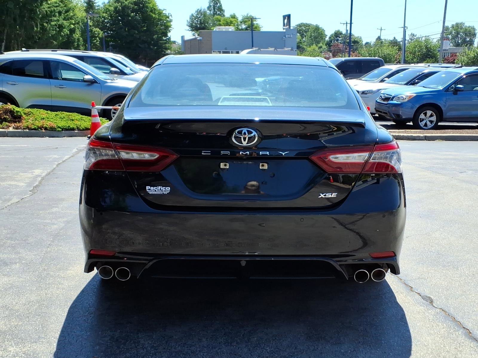 Used 2018 Toyota Camry XSE FWD image 4