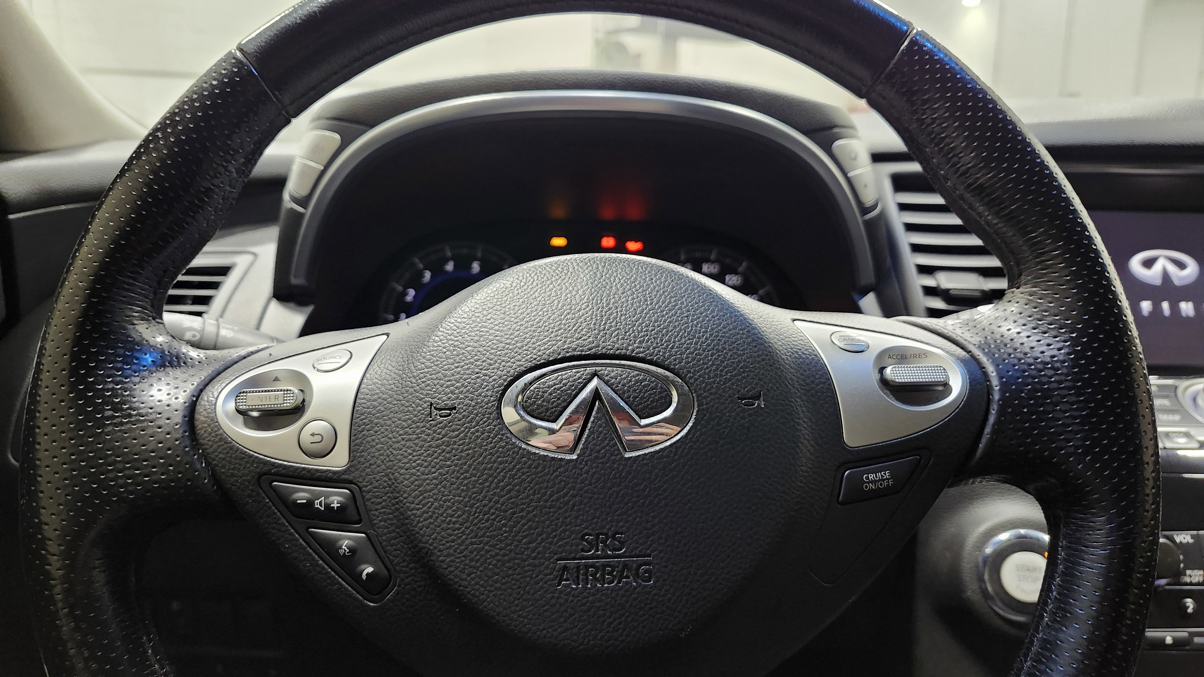 Used 2011 INFINITI FX35 AWD w/ Premium Pkg image 30