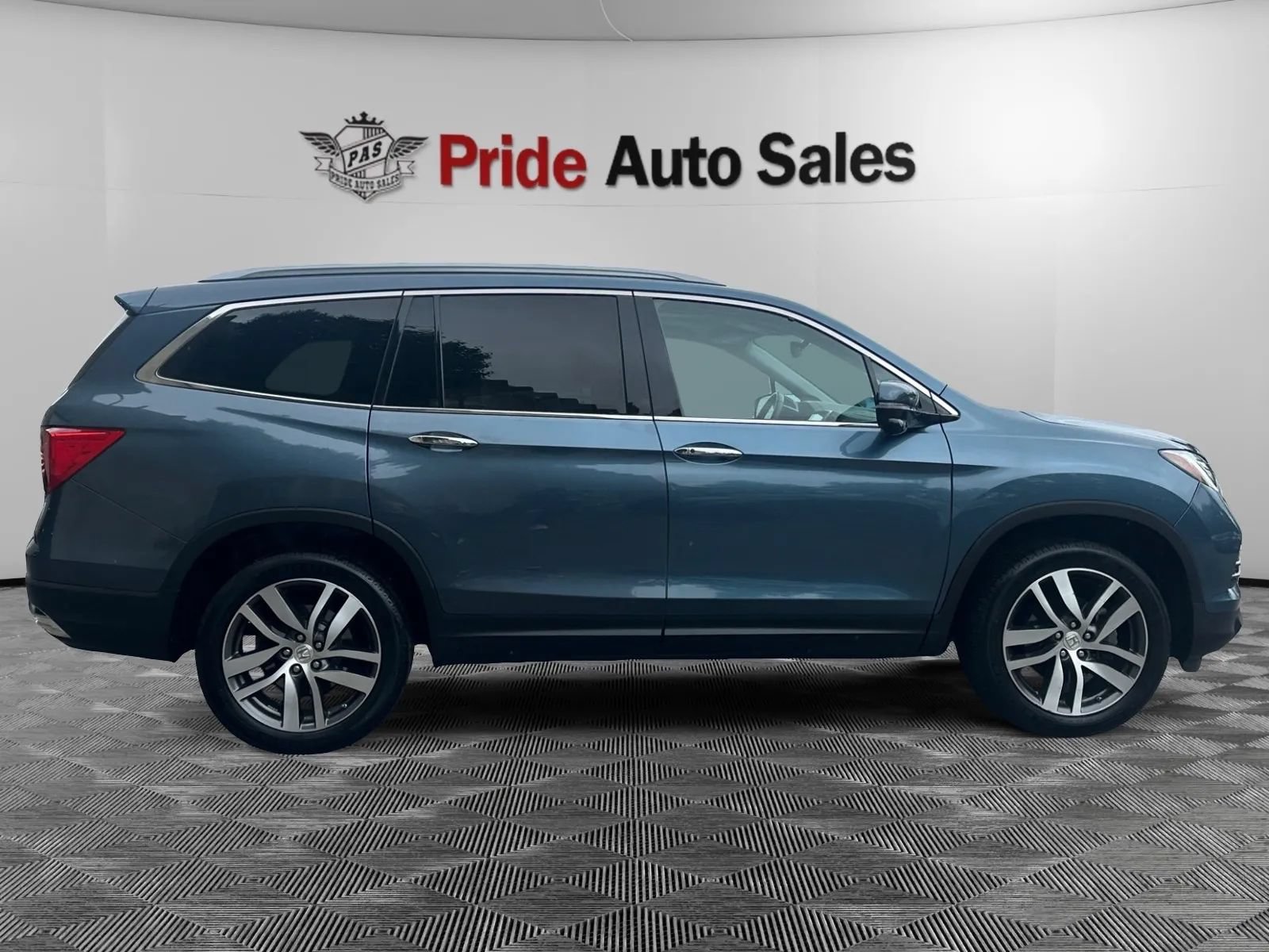 Used 2018 Honda Pilot Touring image 12