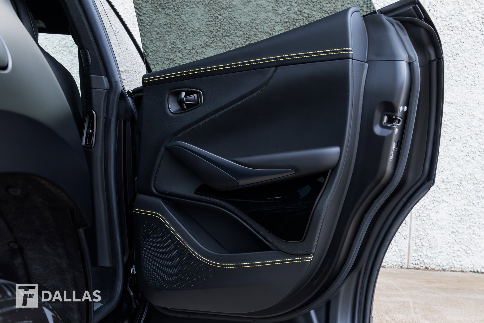 Used 2022 Aston Martin DBX image 35