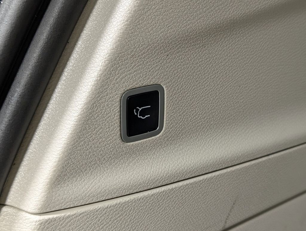 Used 2017 Chrysler Pacifica Touring-L image 26