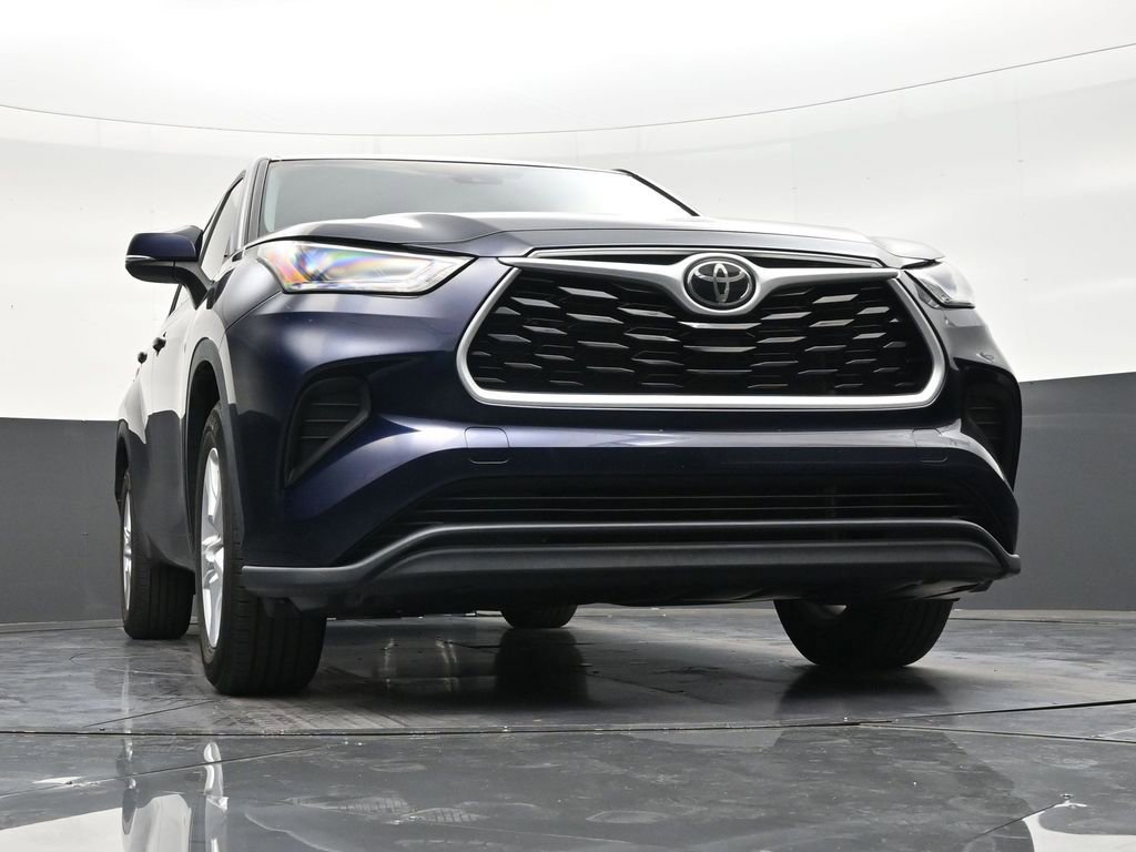 Used 2022 Toyota Highlander L FWD image 26