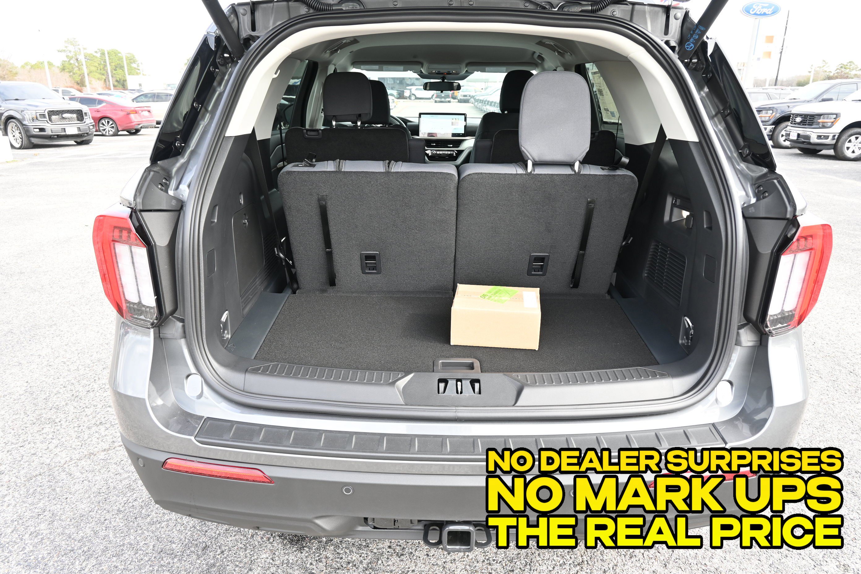 New 2026 Ford Explorer Active RWD image 6