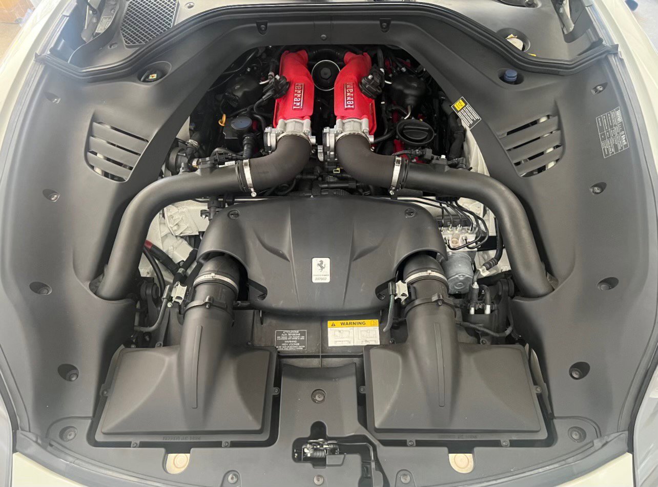 Used 2015 Ferrari California T RWD image 18
