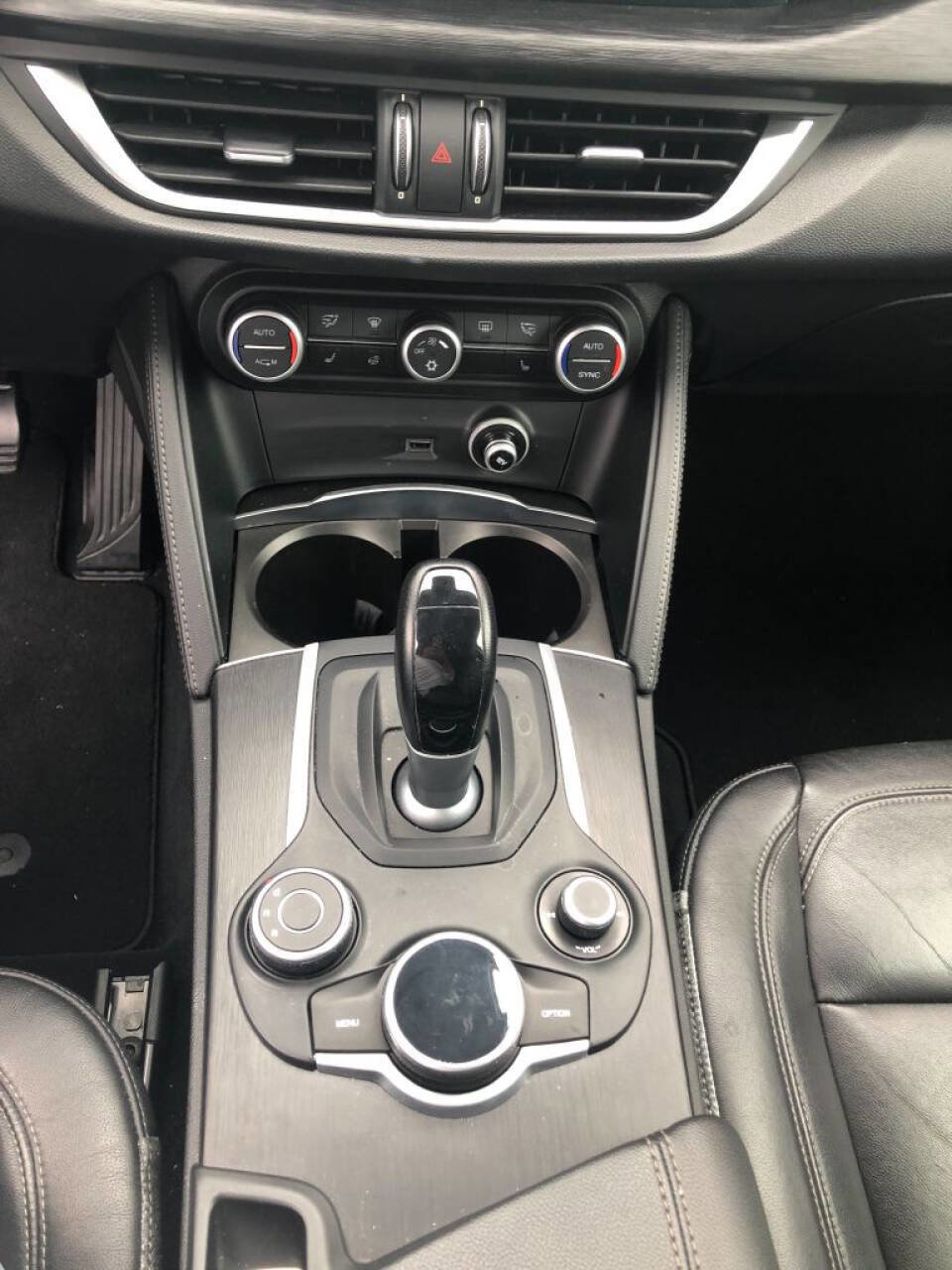 Used 2018 Alfa Romeo Stelvio AWD image 11