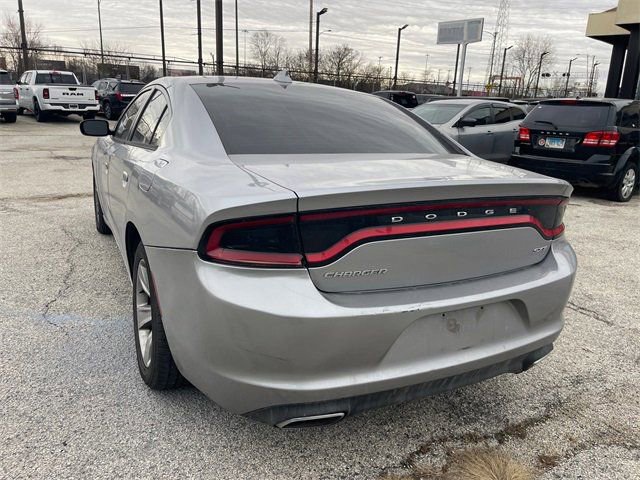 Used 2015 Dodge Charger SXT RWD image 3