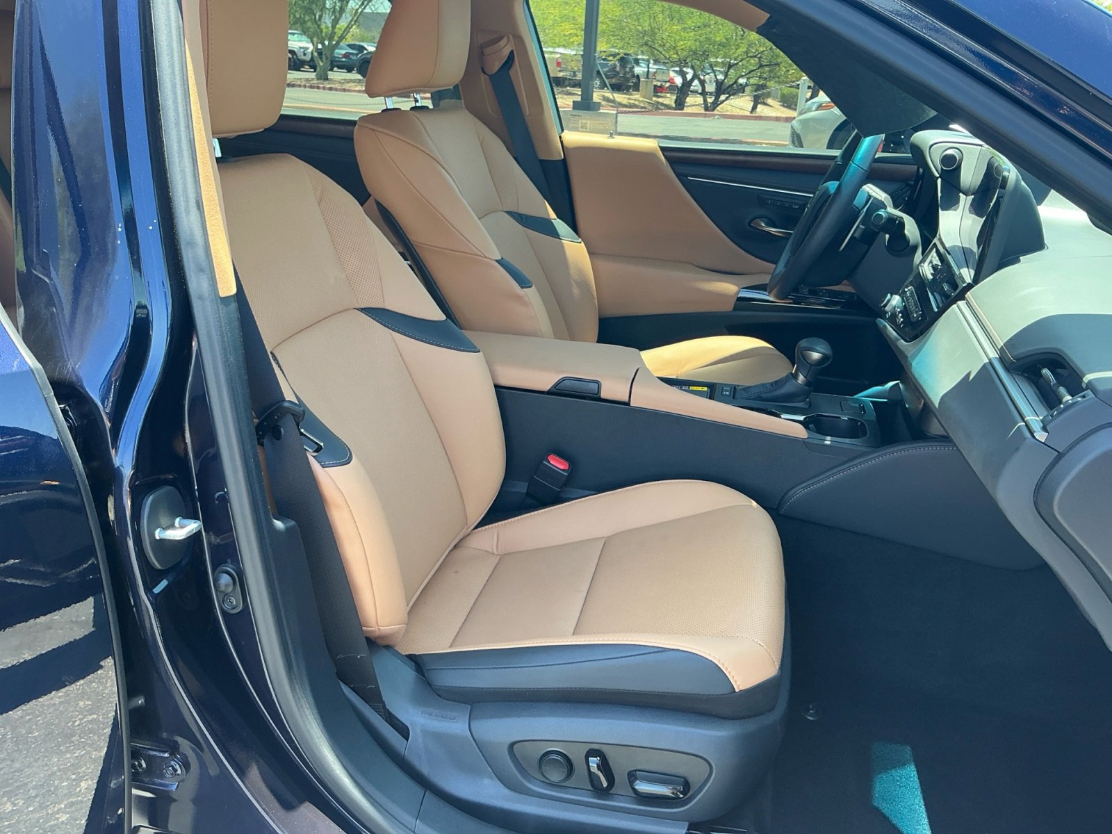 Used 2025 Lexus ES 300h w/ Premium Package FWD image 19