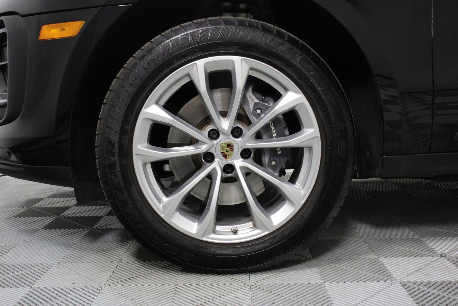 Certified 2025 Porsche Macan image 30