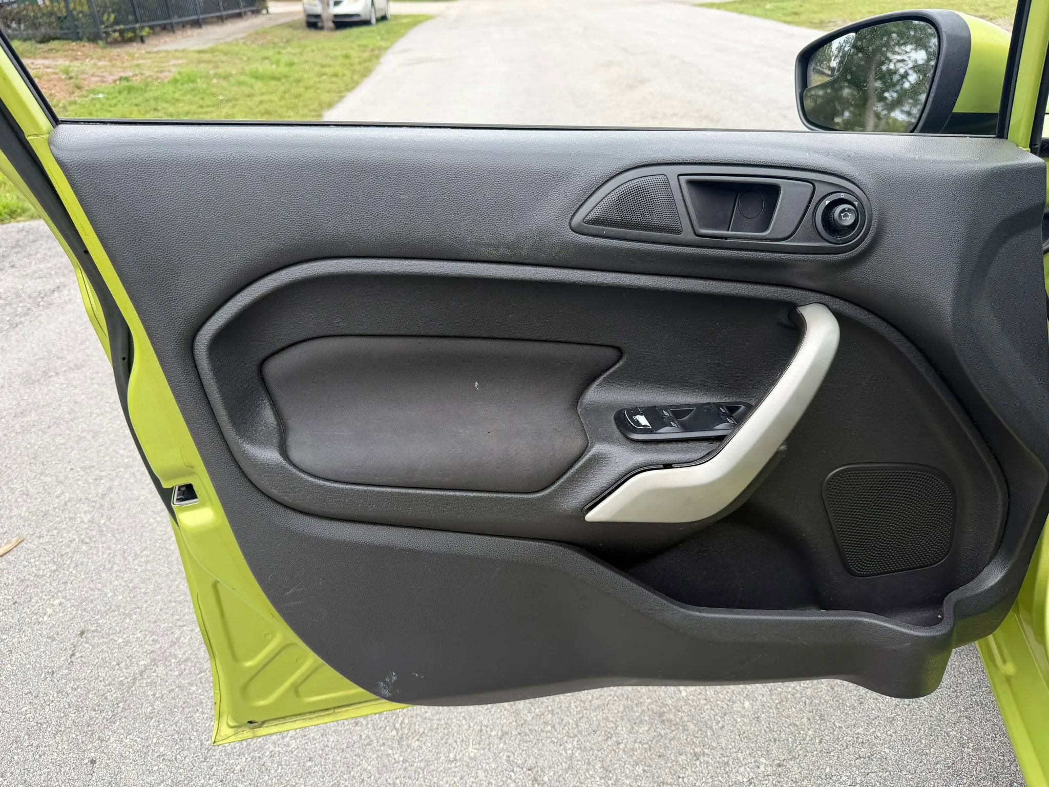 Used 2013 Ford Fiesta SE image 29