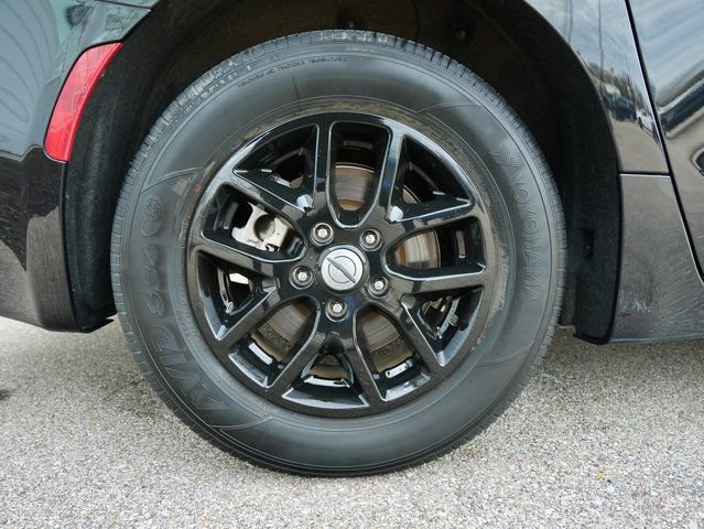 Used 2024 Chrysler Pacifica Touring-L image 28