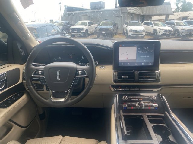 Used 2018 Lincoln Navigator Select w/ Technology Package image 14