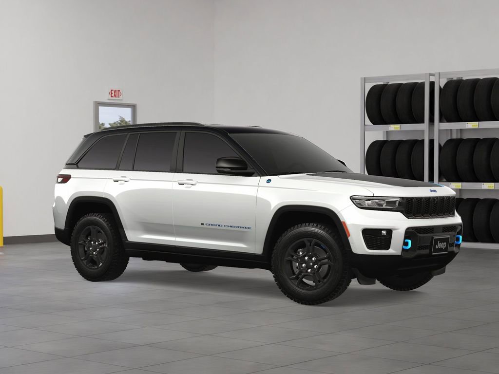 New 2024 Jeep Grand Cherokee Trailhawk w/ Advanced Protech Group II AWD/4WD image 8
