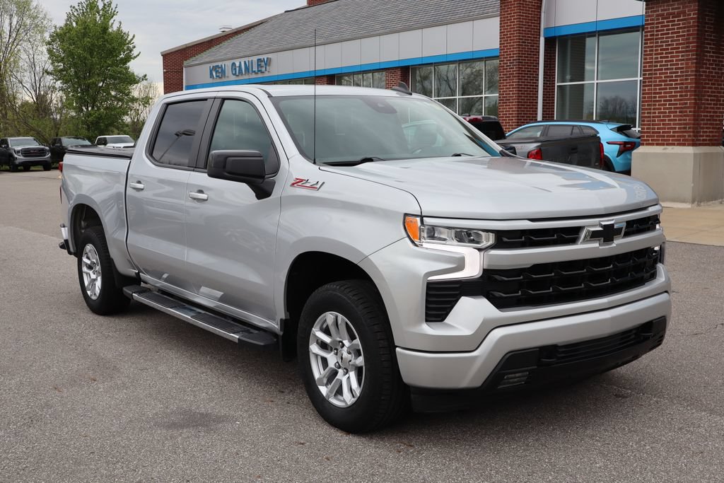 Used 2022 Chevrolet Silverado 1500 RST w/ Z71 Off-Road Package AWD/4WD image 4
