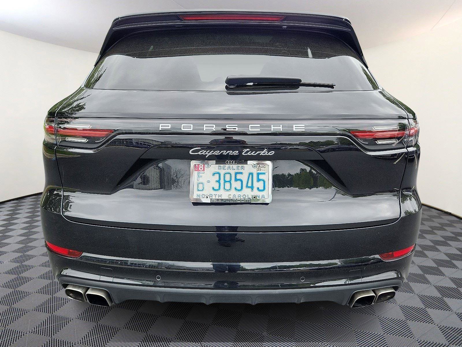Used 2020 Porsche Cayenne Turbo image 4