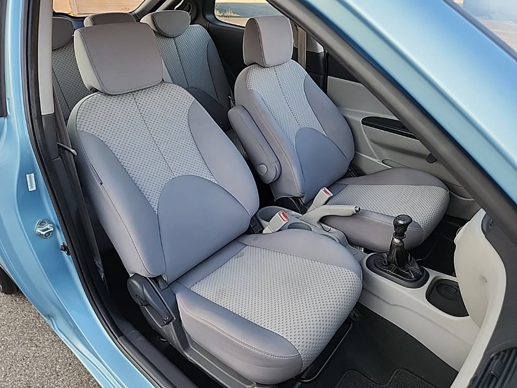 Used 2010 Hyundai Accent GS w/ Premium Pkg 3 FWD image 27