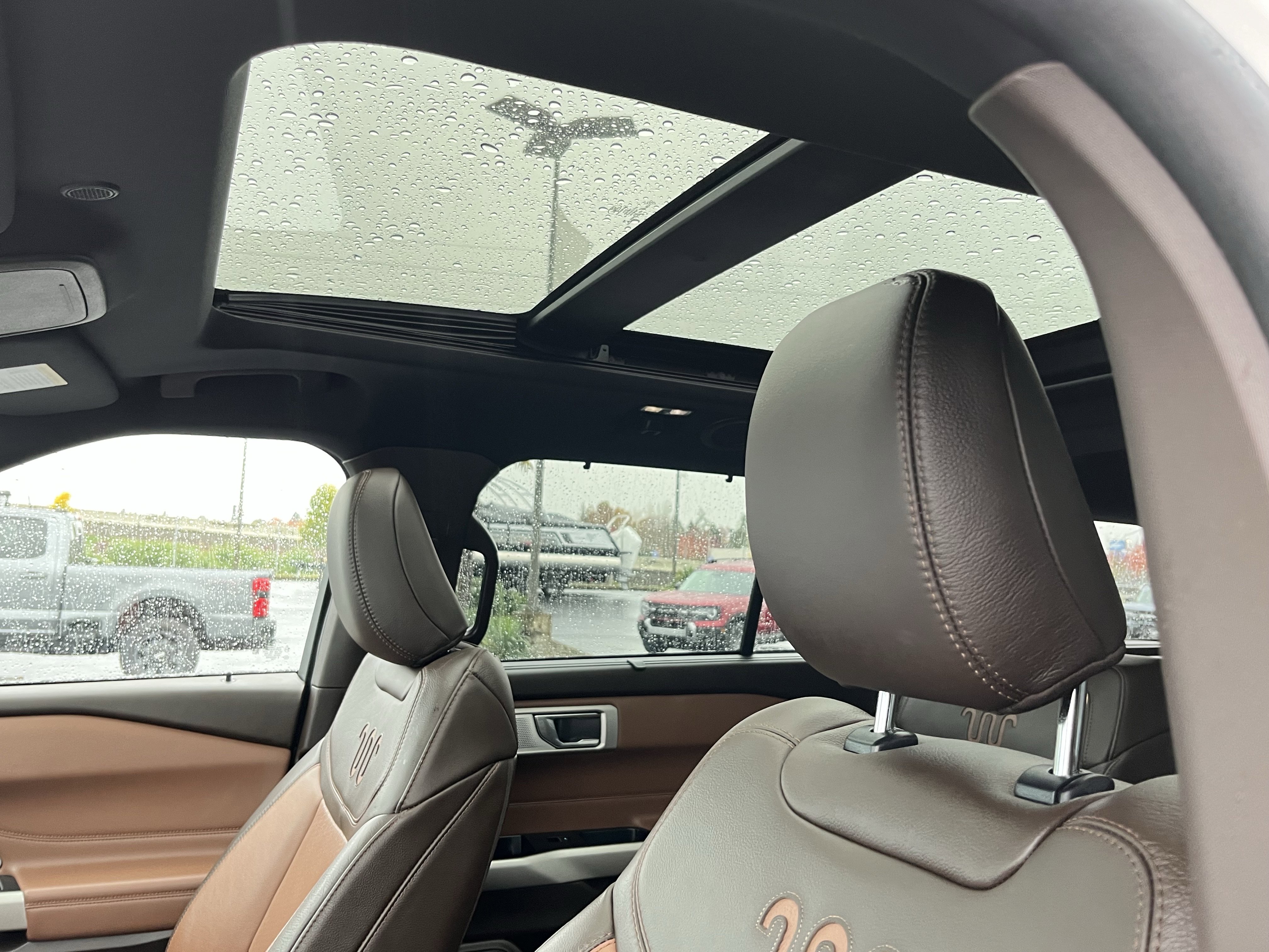 Used 2022 Ford Explorer King Ranch w/ Technology Package AWD/4WD image 16