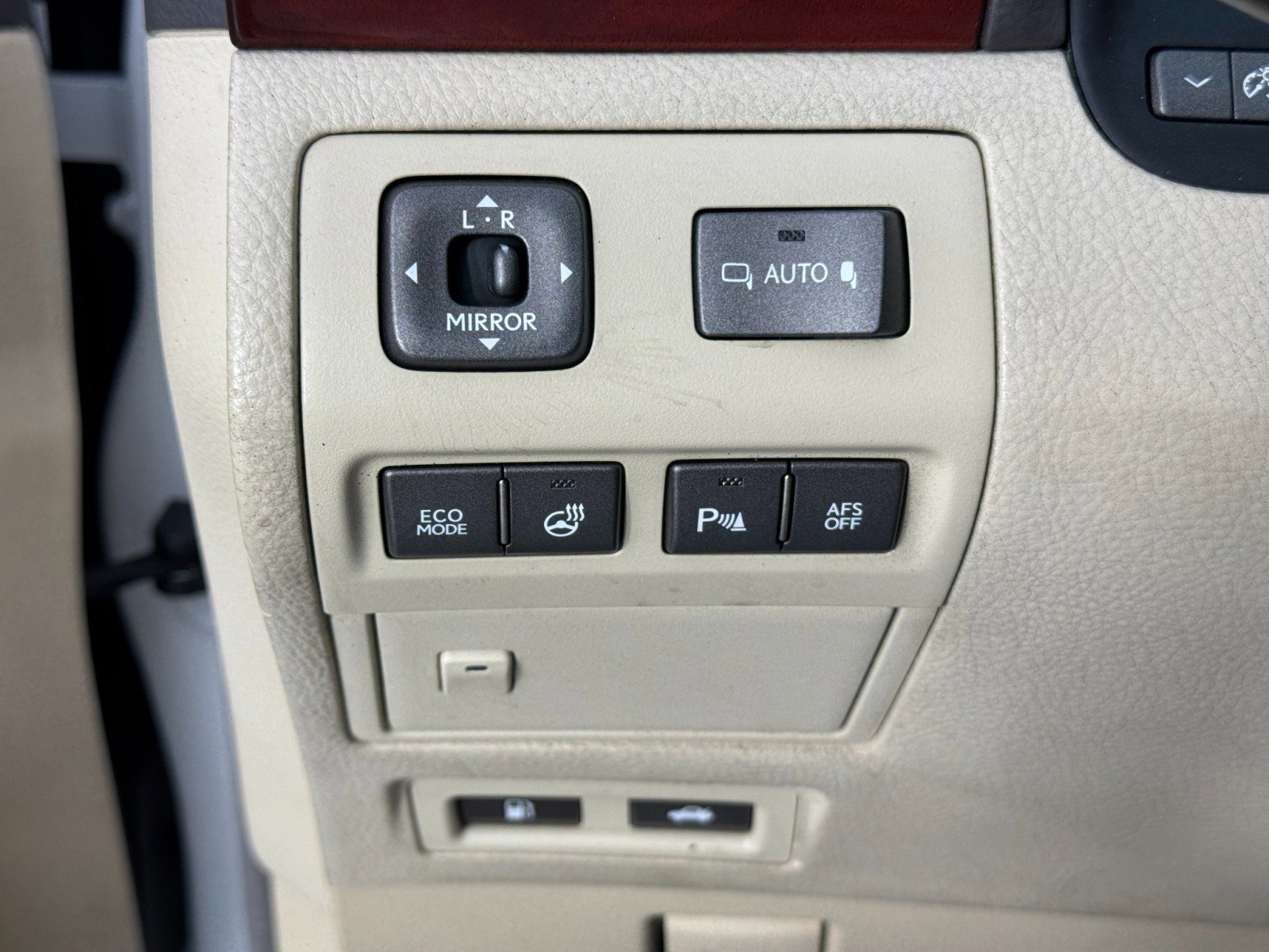 Used 2012 Lexus LS 460 w/ Comfort Pkg image 17