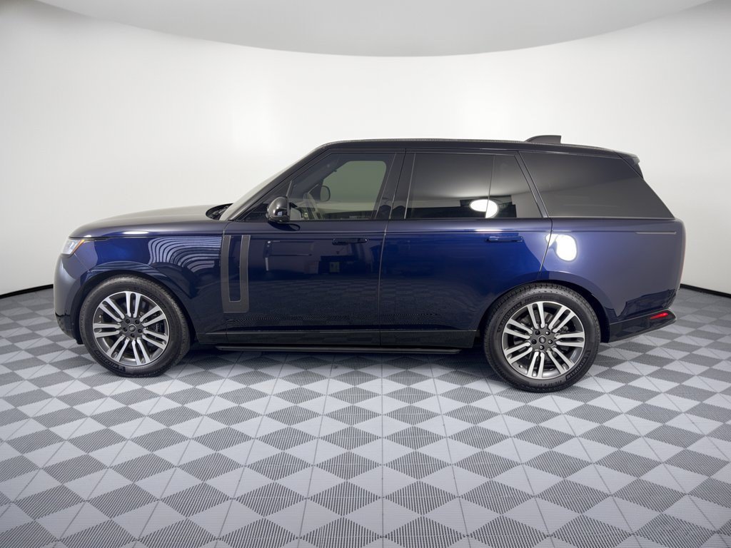 Used 2023 Land Rover Range Rover SE AWD/4WD image 2