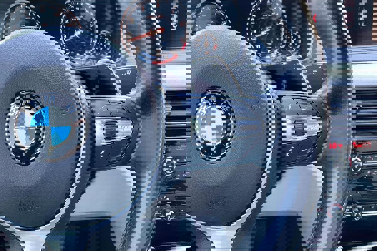 Used 2019 BMW X6 xDrive50i w/ M Sport Package image 19