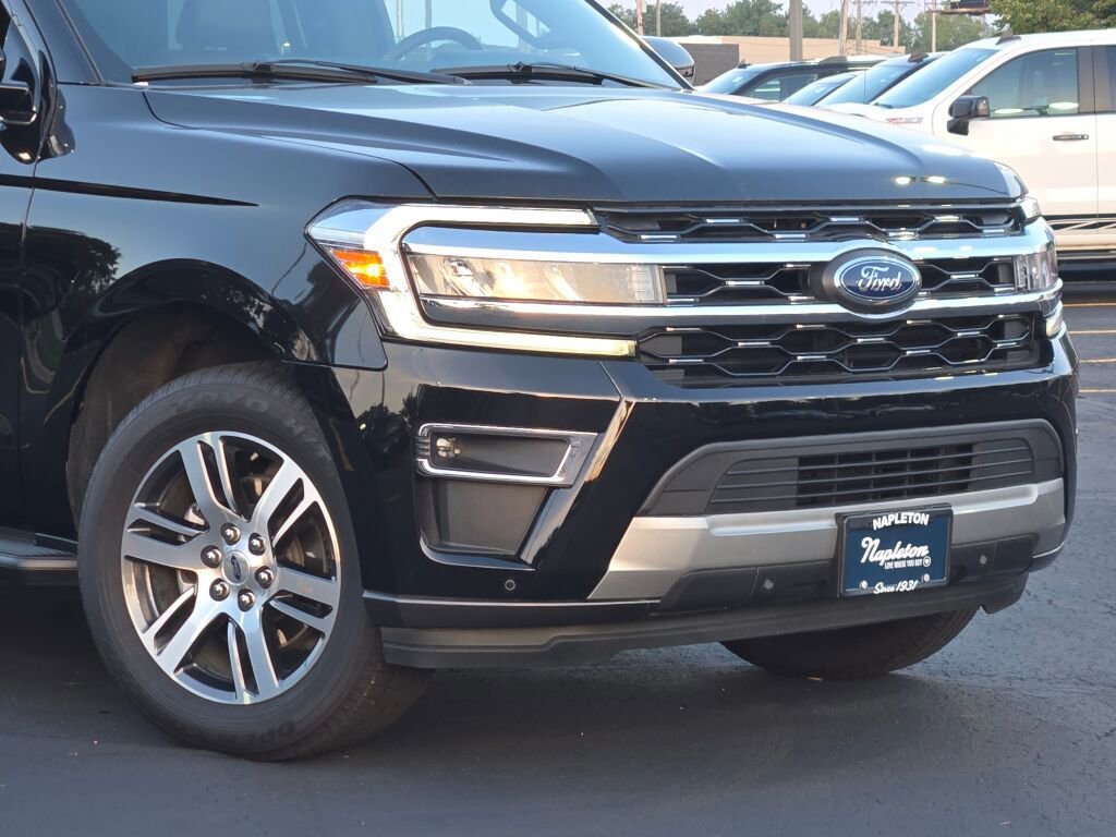 Used 2024 Ford Expedition Limited RWD image 2