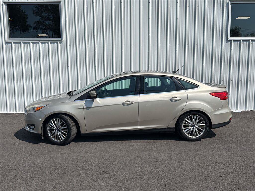 Used 2017 Ford Focus Titanium FWD image 4
