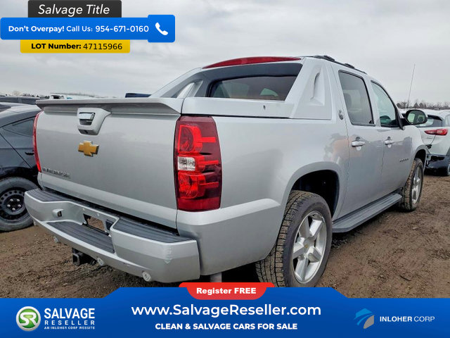 Used 2013 Chevrolet Avalanche LT image 4